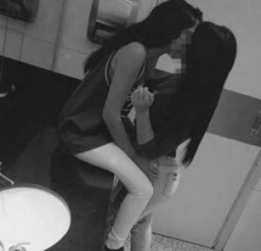 ДВЕ СПЕЛЫЕ ВИШЕНКИ????